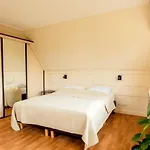Villa 13P 5B Beautiful Villa With Pool And Jacuzzi