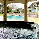 Villa 13P 5B Beautiful Villa With Pool And Jacuzzi *
