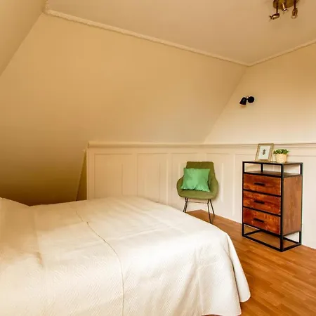 Beautiful With Heated Pool And Jacuzzi Heerhugowaard