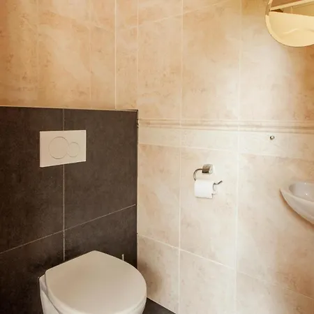 13p 5b Beautiful With Pool And Jacuzzi Villa *