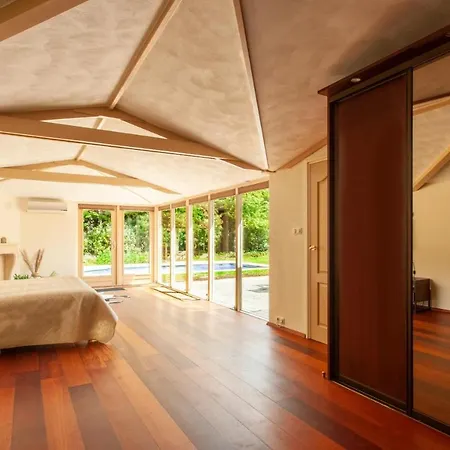 Beautiful With Heated Pool And Jacuzzi Heerhugowaard