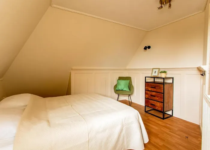 13p 5b Beautiful With Heated Pool And Jacuzzi Heerhugowaard